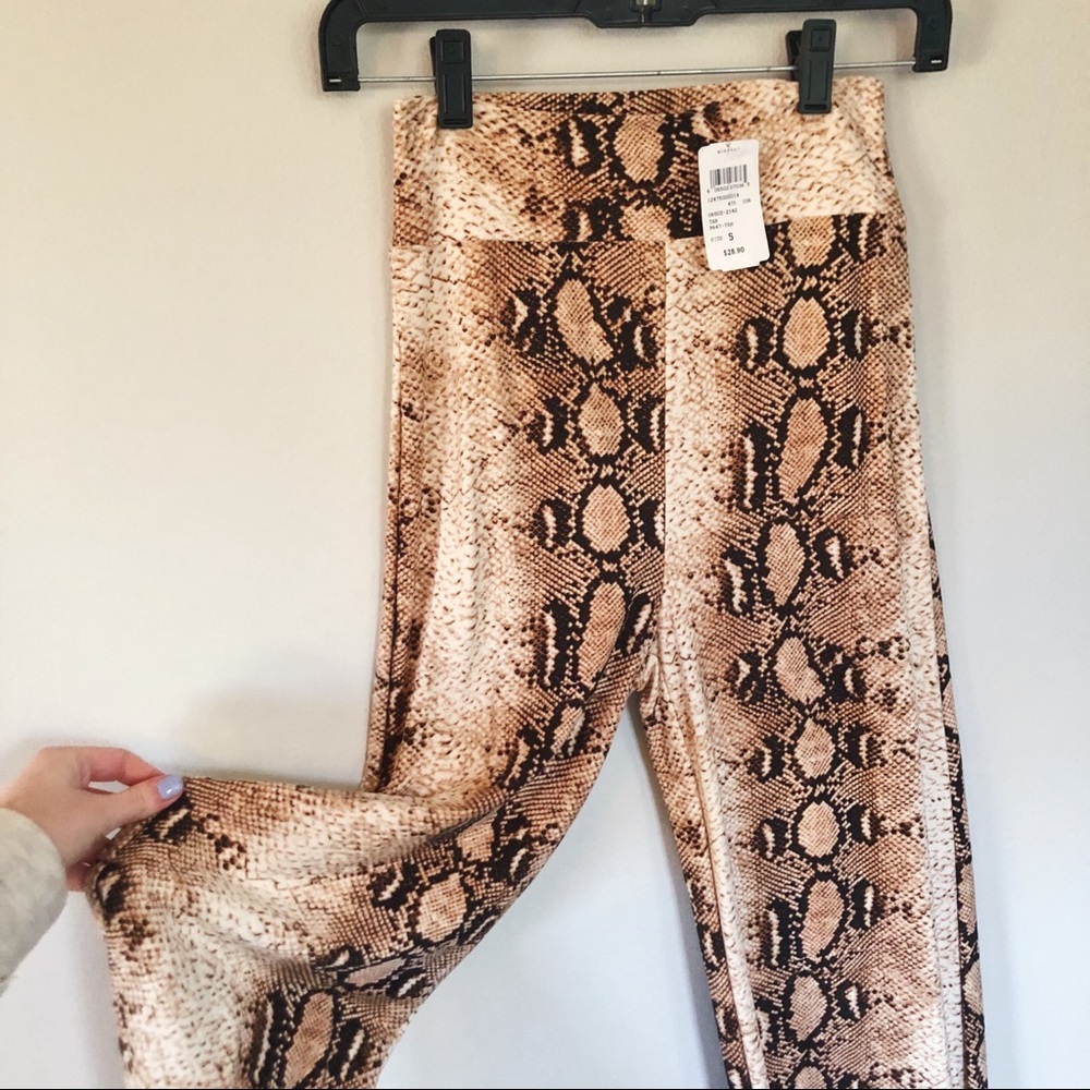 Highwaisted Snakeprint Flare Pants